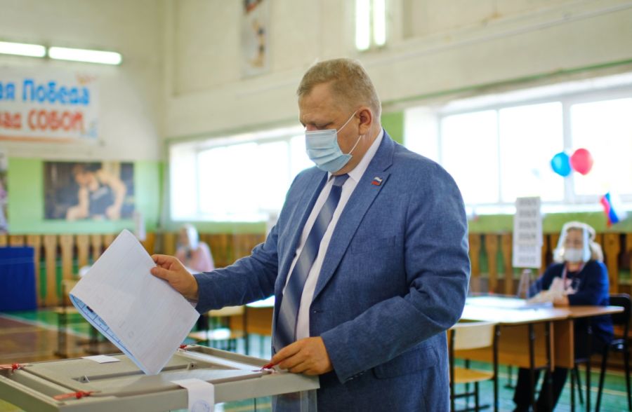 Бийчане идут на участки для голосования за депутатов в Госдуму и АКЗС