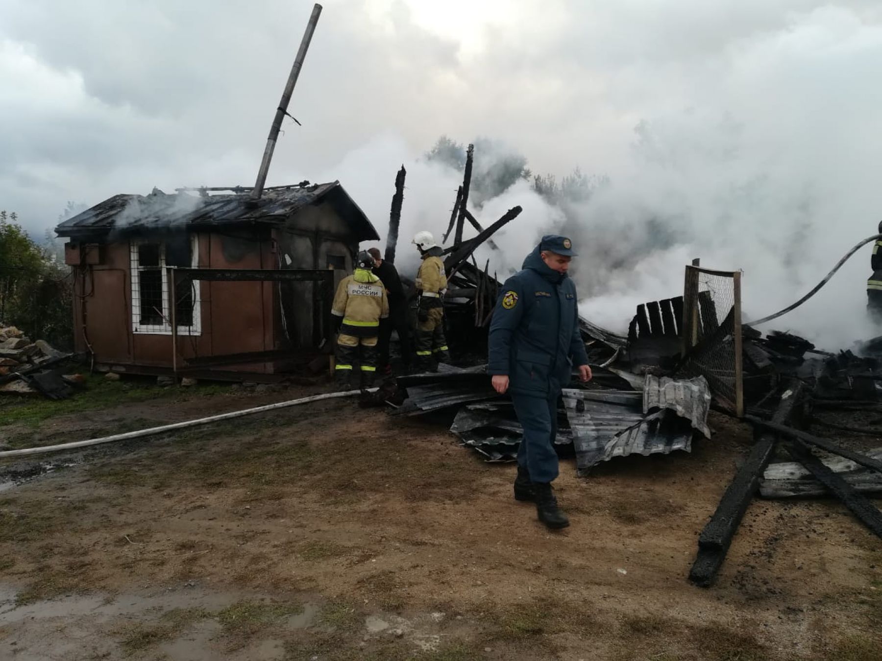 В Белокурихе полностью выгорел уникальный парк "Каменный остров"