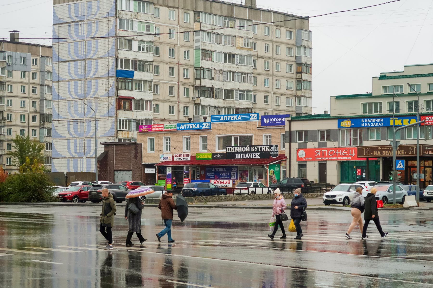 На светофоре время перехода через зебру с лужами еще и ограничено