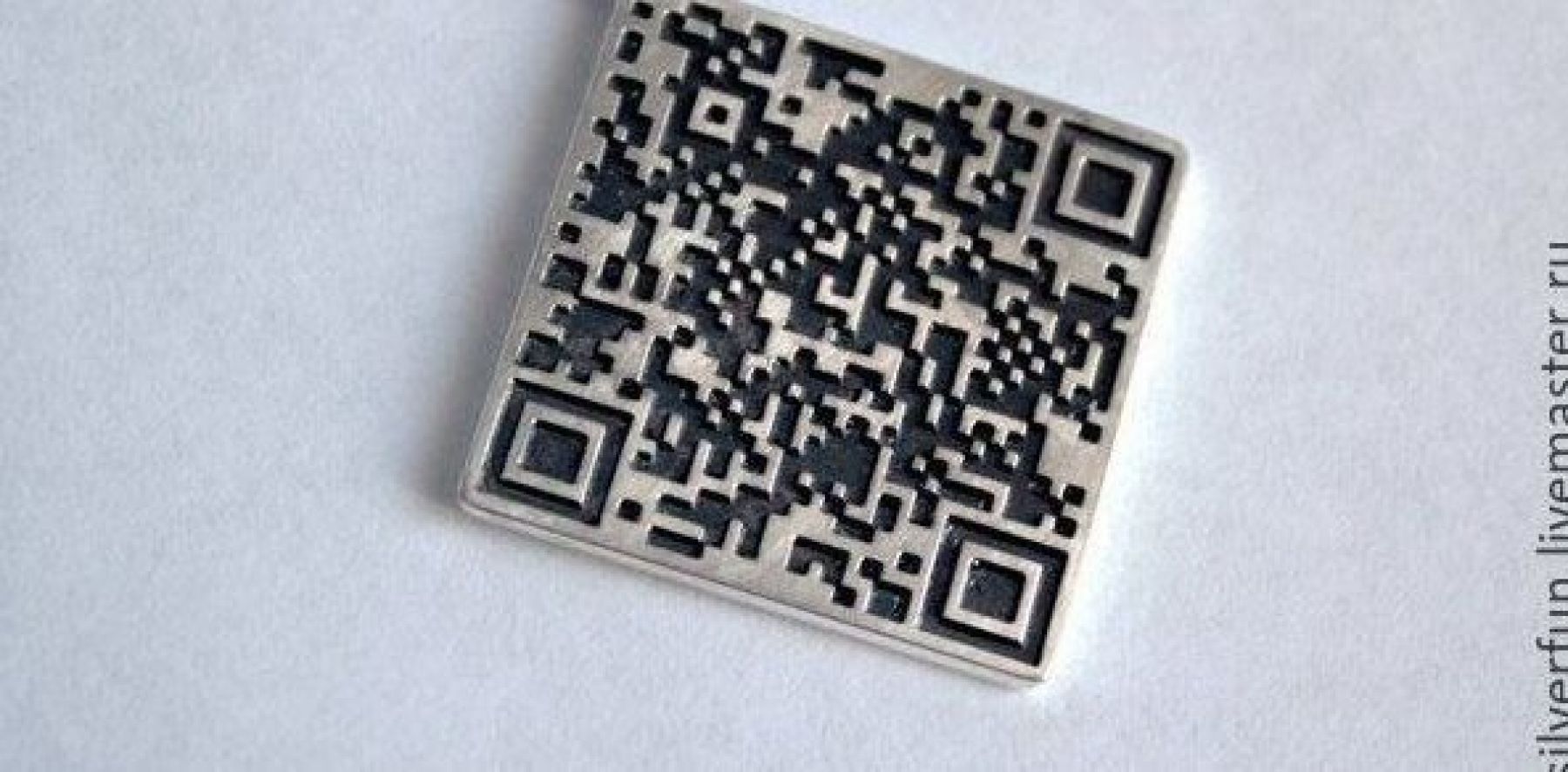 Железный QR прослужит долго, но могут быть сбои в его сканировании