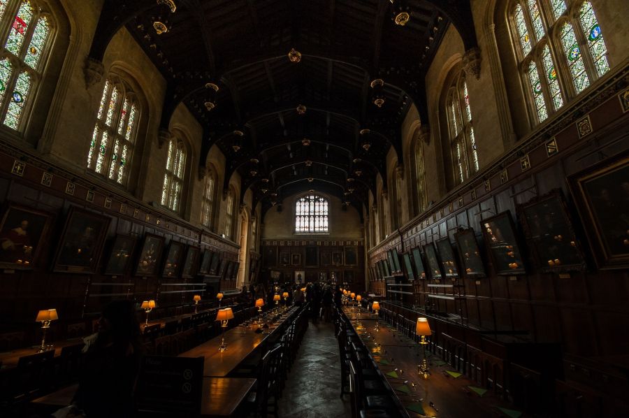 Так выглядит один из залов Оксфордского университета, здесь снимали сцены в Большом зале Хогвартса 