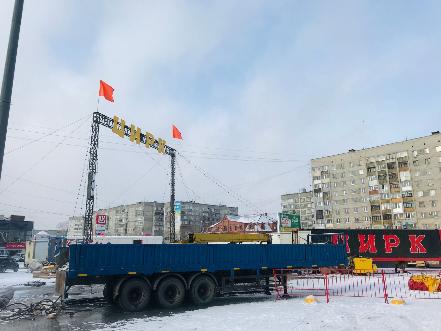 Место на этом "пятаке" популярно у заезжих гастролеров