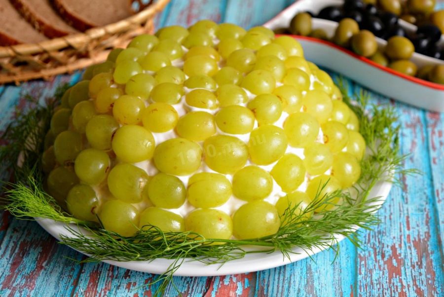 Салат "Гроздь винограда" также известен под названием "Тиффани"