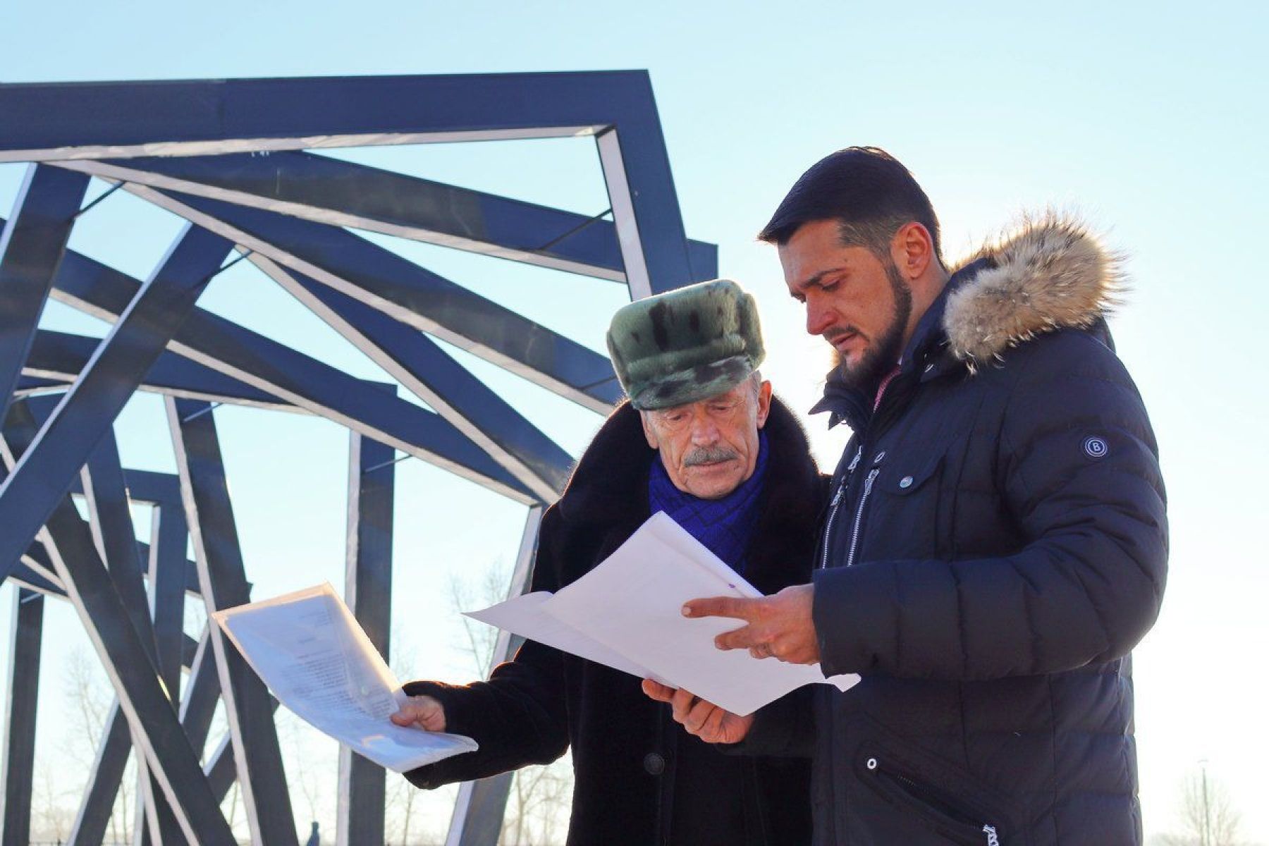 Александр Прокопьев и Виктор Конончук в парке за ТРЦ "Ривьера"