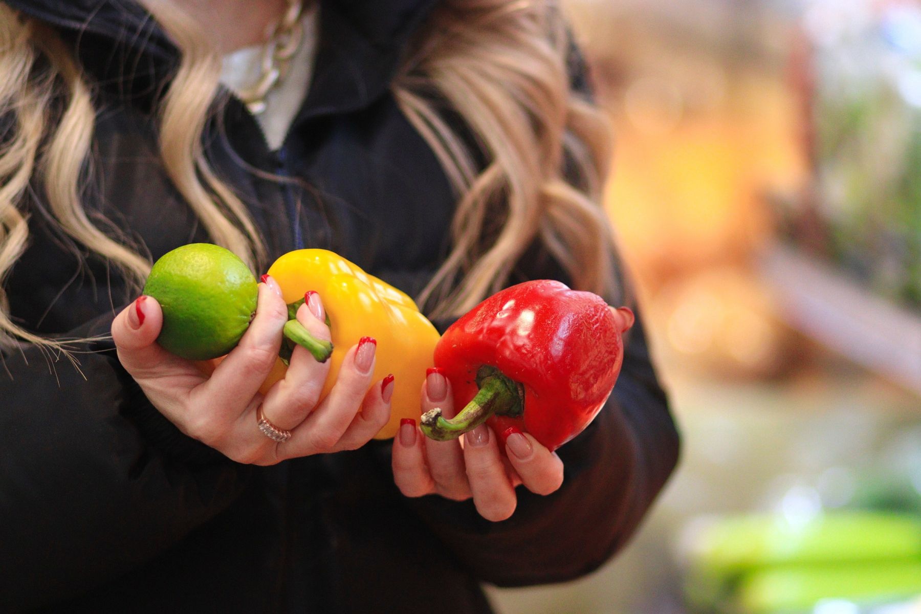 В магазине.