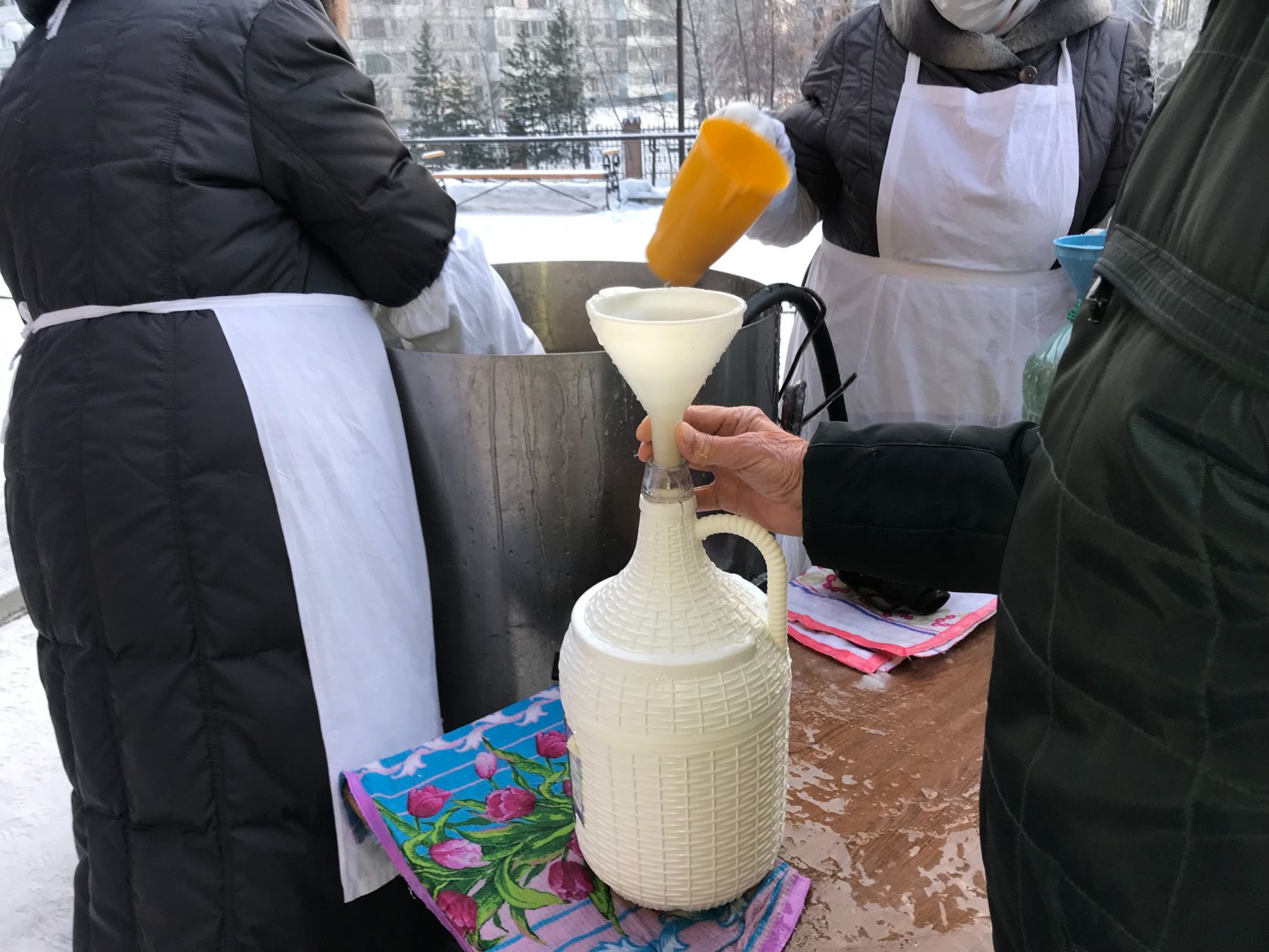 Хранить святую воду можно в любой таре