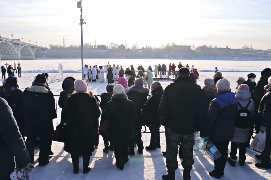 Выход на лед происходил организованными группами