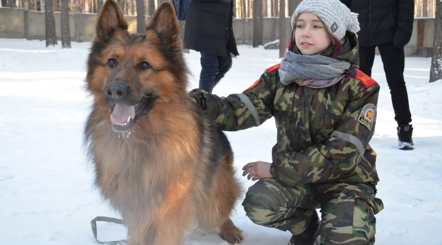 Кинологи. Школьники у кинологов полиции