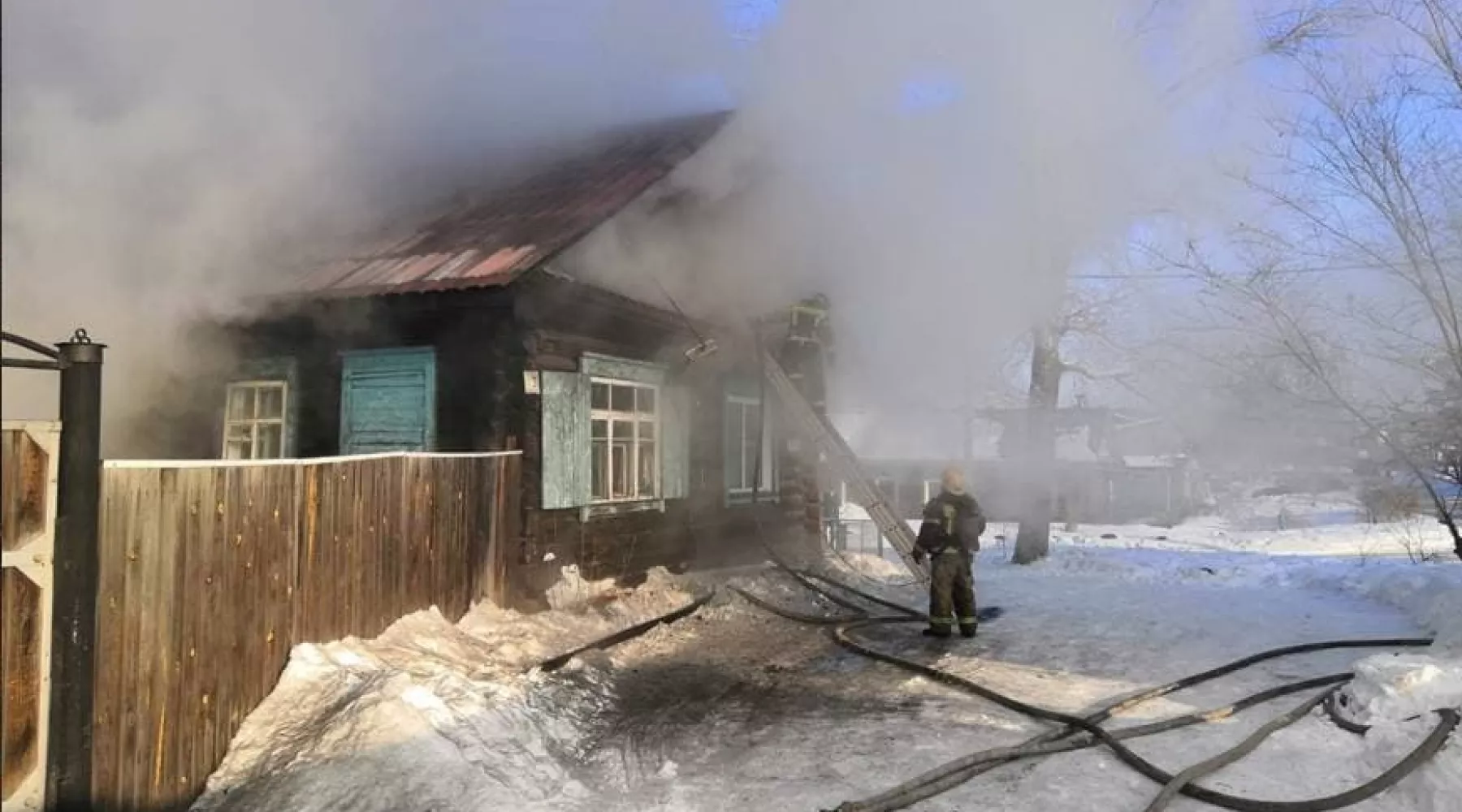 Пожар в Бийске в доме на Памирской 