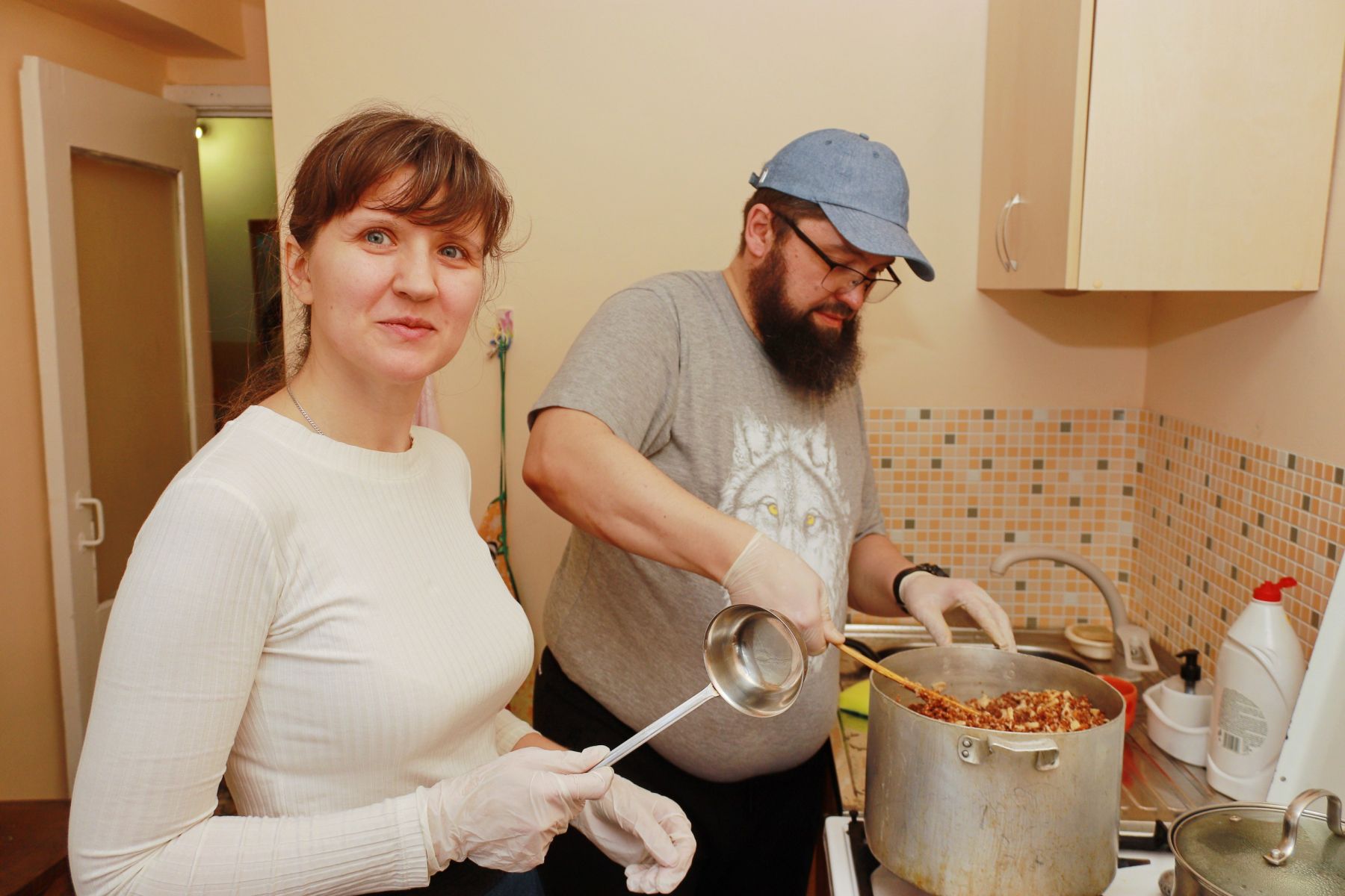 Благотворительная акция по раздаче еды на улицах Бийска