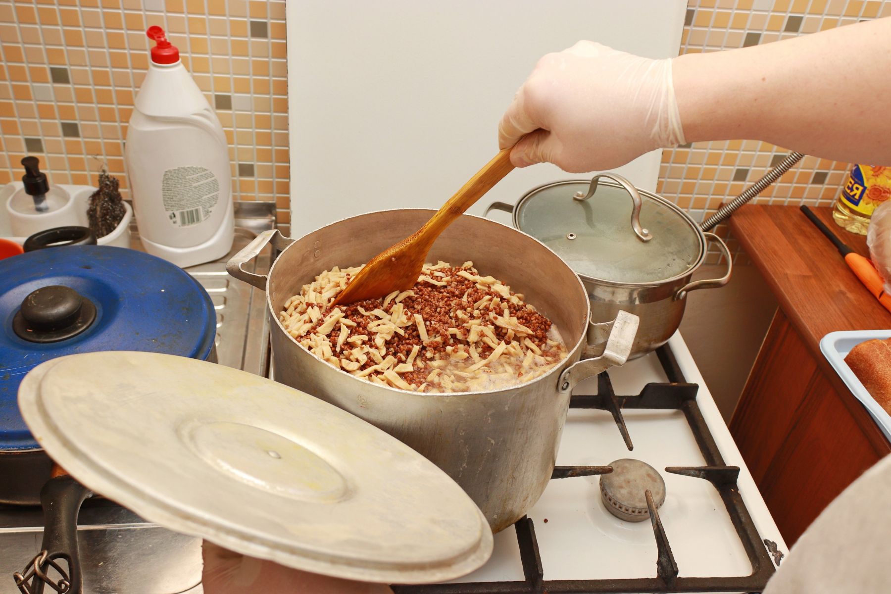 Благотворительная акция по раздаче еды на улицах Бийска