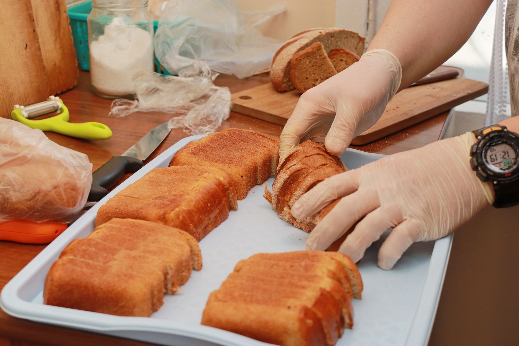 Благотворительная акция по раздаче еды на улицах Бийска