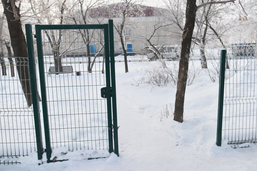 Двери на Бульваре В.Максимовой как-будто ведут в "никуда"