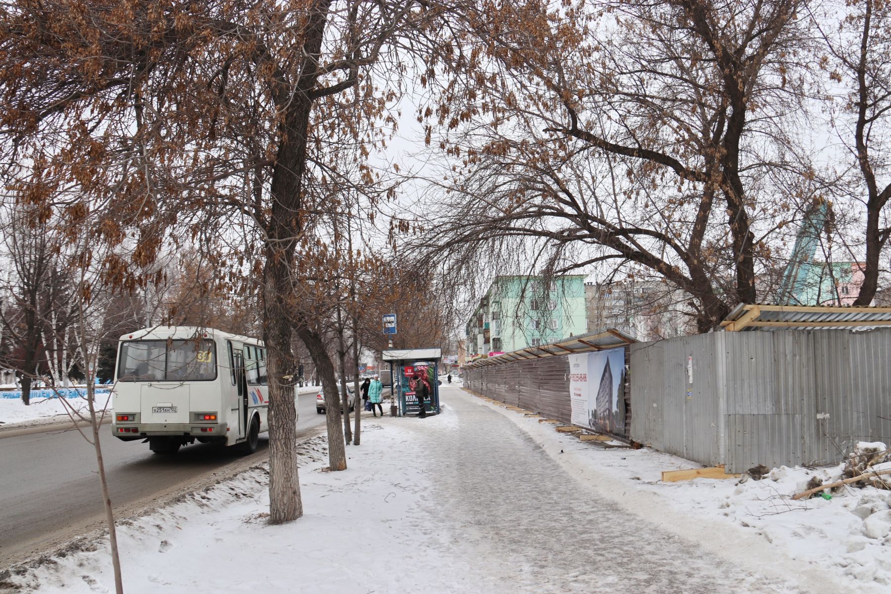 Участок строительства будущей восьмиэтажки на улице Ленина в Бийске.