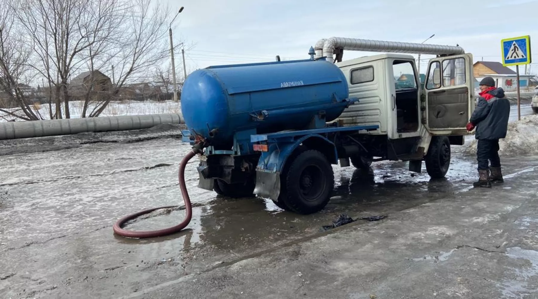 Лужа на Социалистической, откачка воды