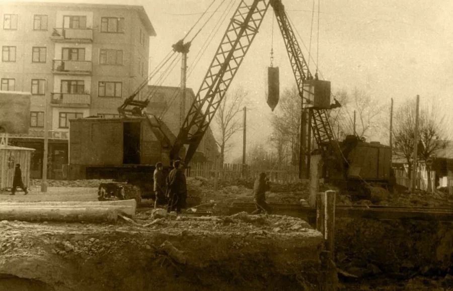 Строительство подземного перехода на Коммунарском, конец 60-х - начало 70-х годов