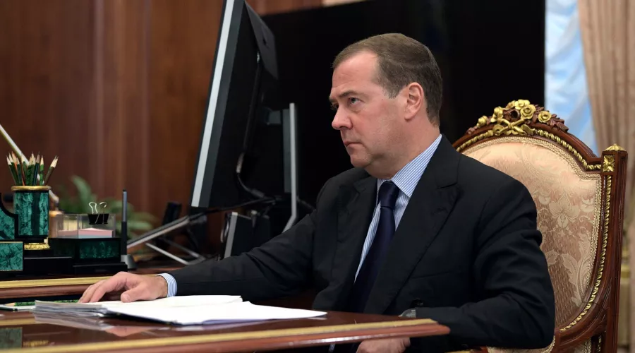 "Всем хватит!": Медведев посоветовал врагам перестать считать российские ракеты