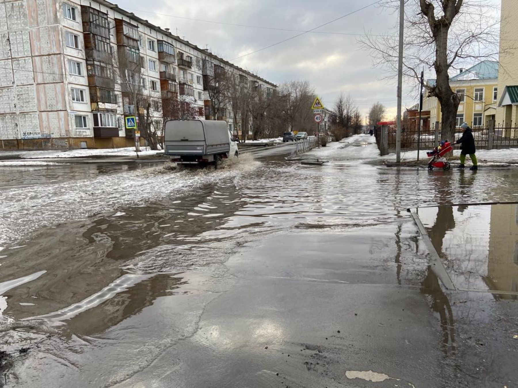 Перекресток улиц Можайского и Ломоносова на Тресте