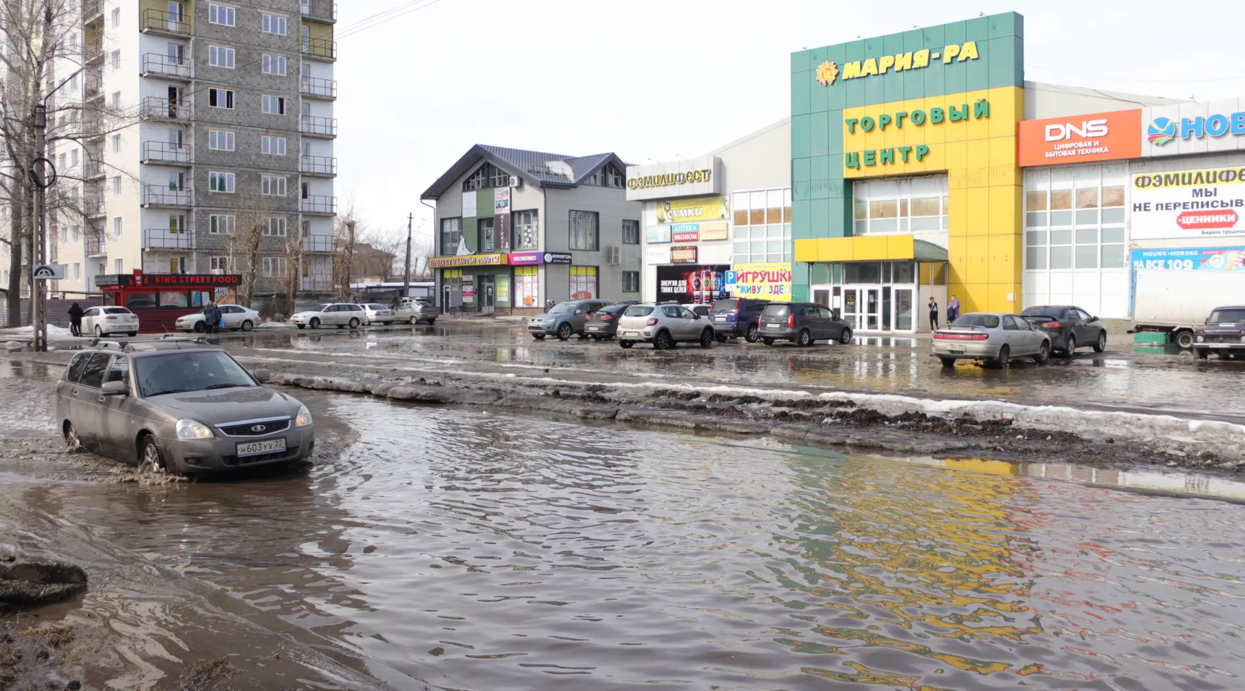 Лужа на улице Декабристов