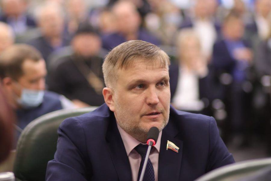 Эсер Руслан Курасов предложил депутатам поработать над проектом возвращения прямых выборов мэра.
