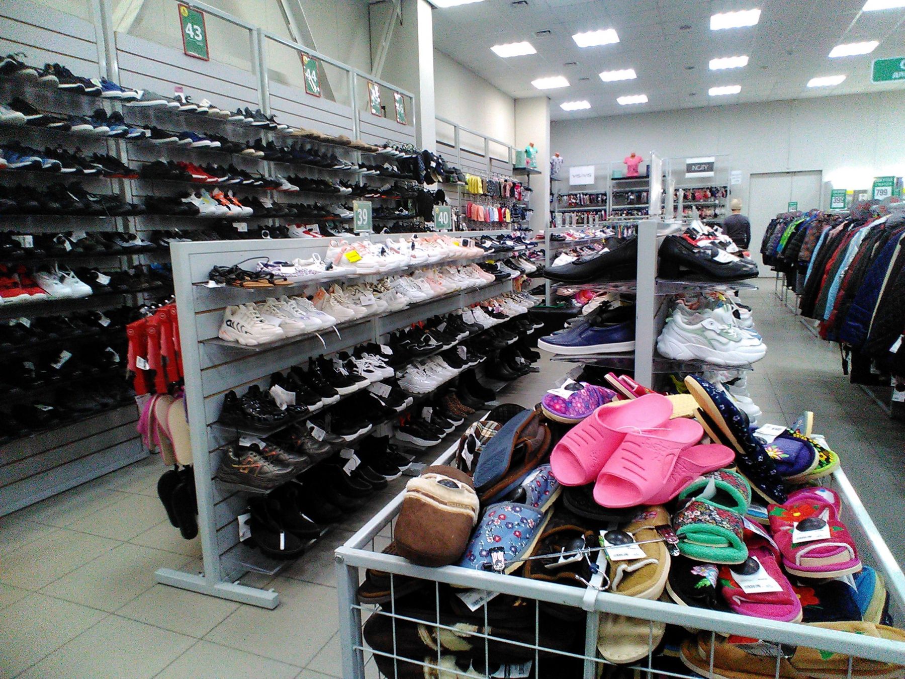 Даже если товаром вы успели воспользоваться, вернуть его все равно можно