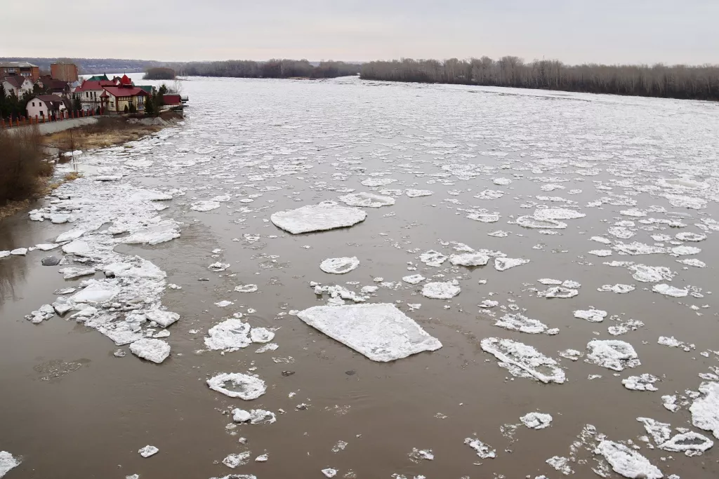 На Бии в начале апреля тронулся лед - Информационный портал "Бийский рабочий", 06.04.2026