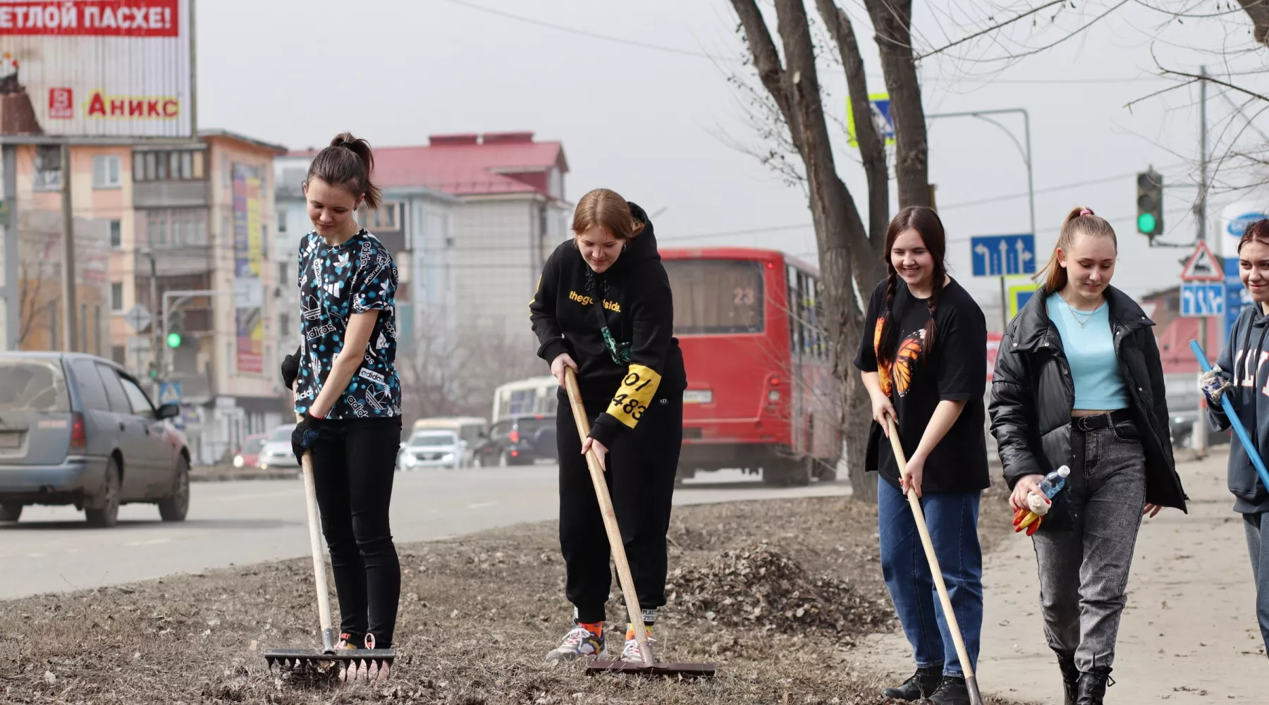 В Бийске проходят субботники