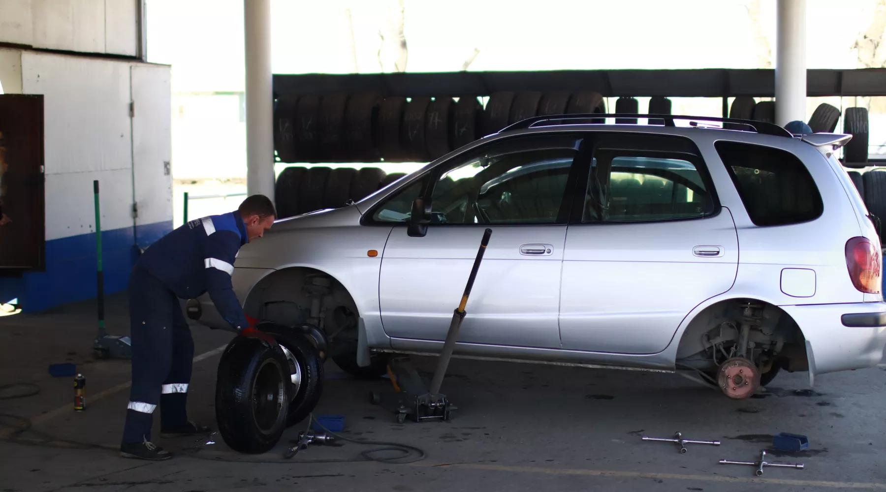Шиномонтаж, колеса, резина, СТО, автомобиль