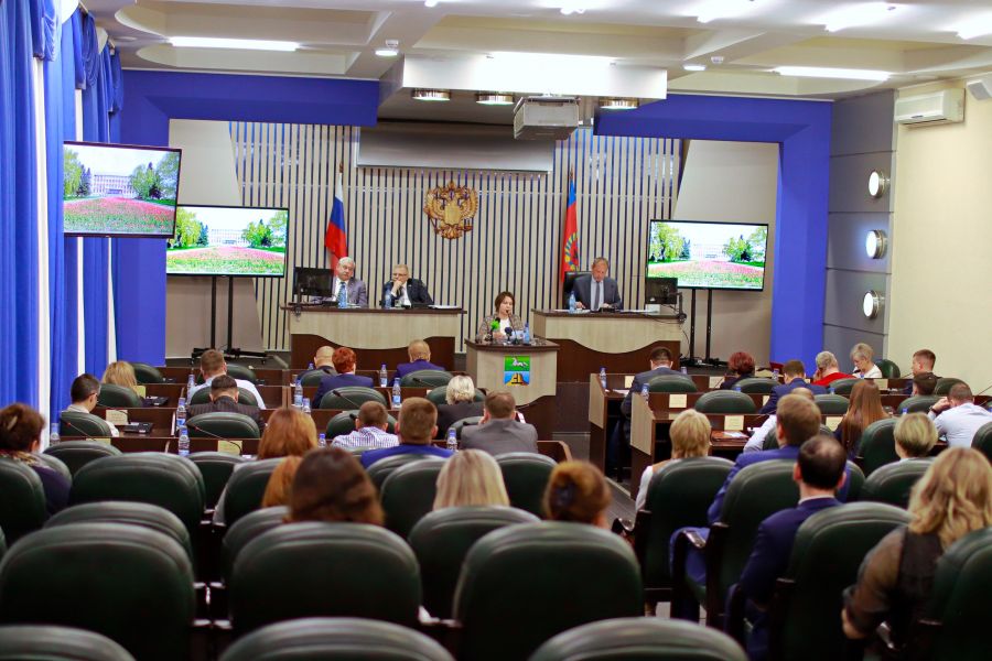 Поправки в городской Устав вносятся решением депутатского корпуса.