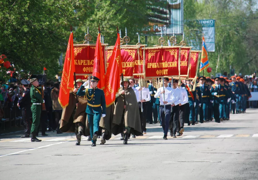 Фотовзгляд: как прошел парад Победы и шествие «Бессмертного полка» 