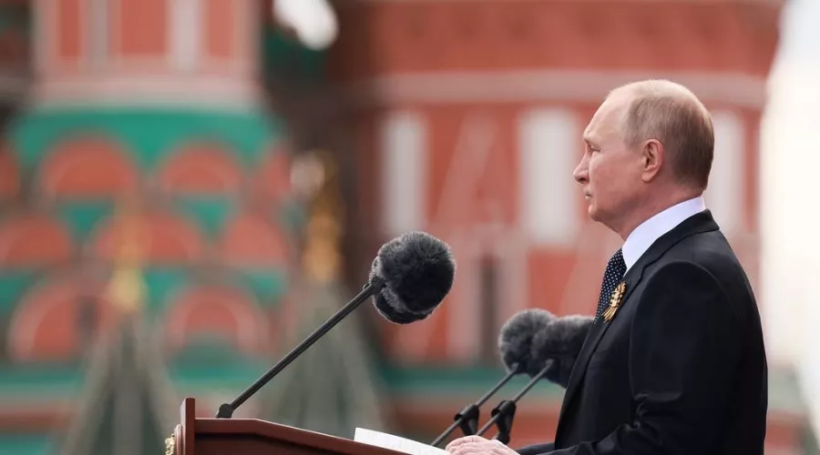 Владимир Путин на параде 9 мая 2022 года 