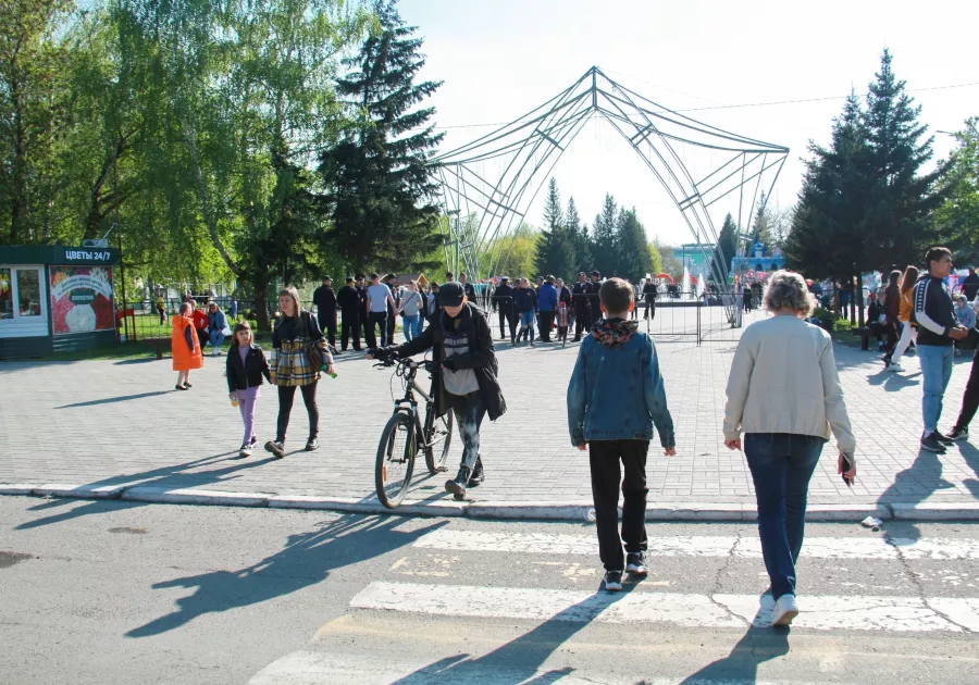 Гуляем: бийчане продолжают праздновать День Победы на Петровском бульваре 