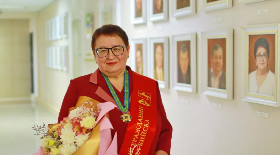 Лидии Громогласовой вручили звание Почетного гражданина города