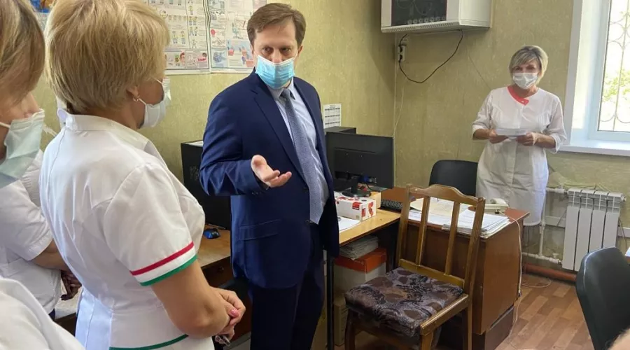 Дмитрий Попов побывал с визитом в бийских поликлиниках