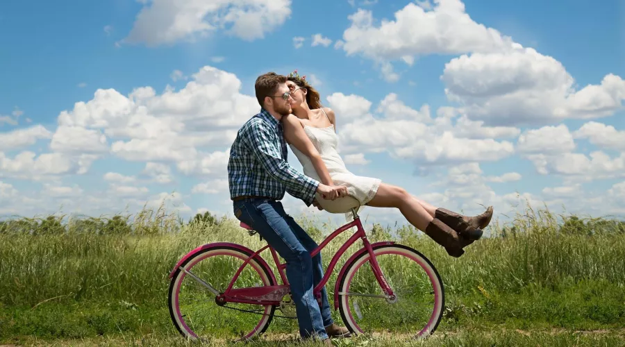 Велосипед. Пара. Романтика. Любовь