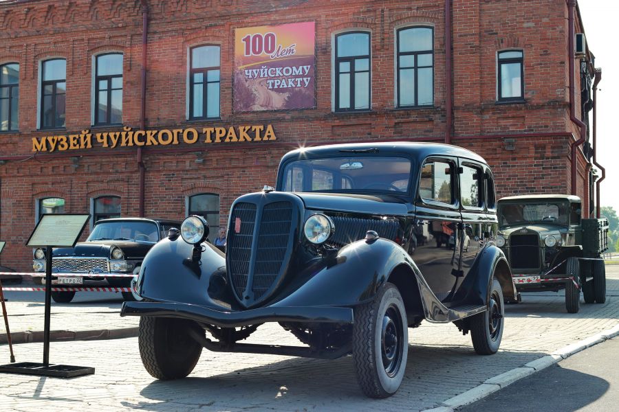 Автомобили бийске. Затон выставка ретро техники. Ретро автомобили выставка Липецк с 26 сентября по. Выставка в Бийске автомобилей.