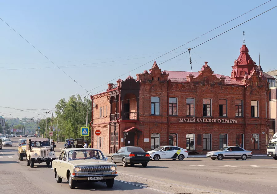 Бийский тракт. Музей Чуйского тракта в Бийске. Музей Чуйского тракта Бийск архитектура. Музей Чуйского тракта 2024. Музей Чуйского тракта в Бийске внутри.