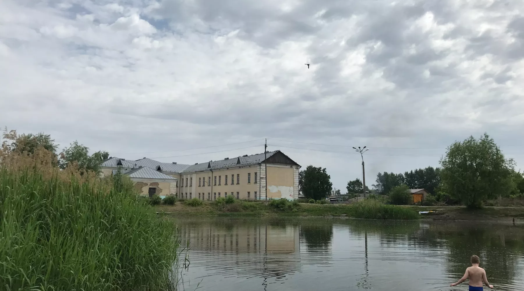 В районе озера Ковалевское отдыхают несовершеннолетние