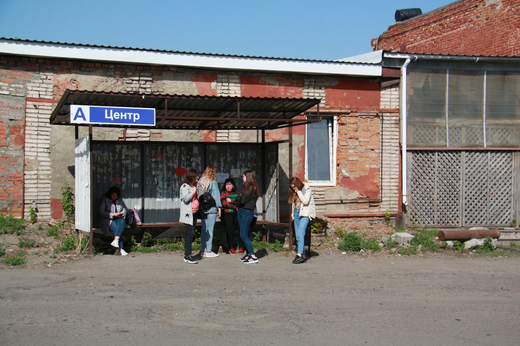 Остановка должна вписываться в окружающую застройку.