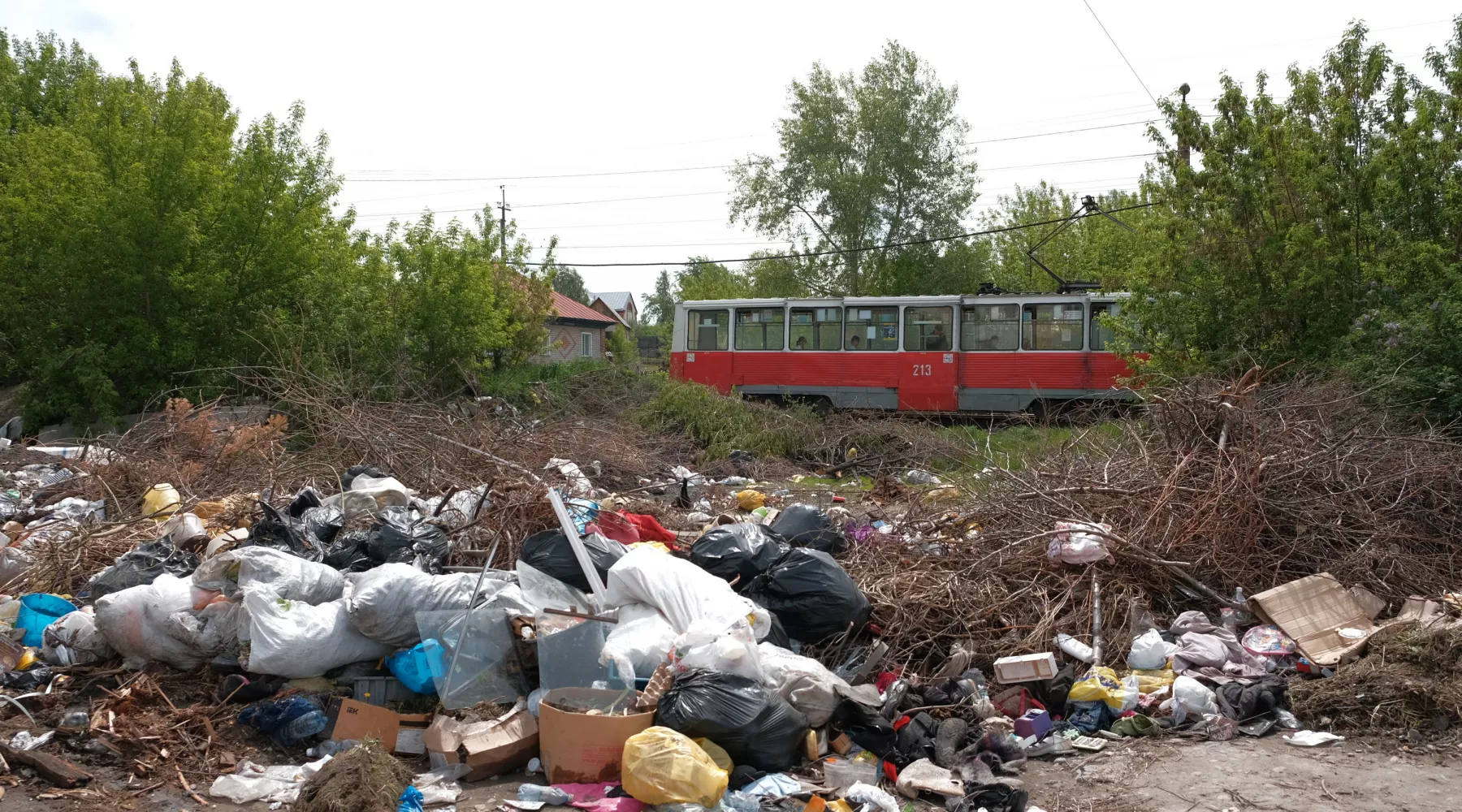 Свалки на улицах Бийска