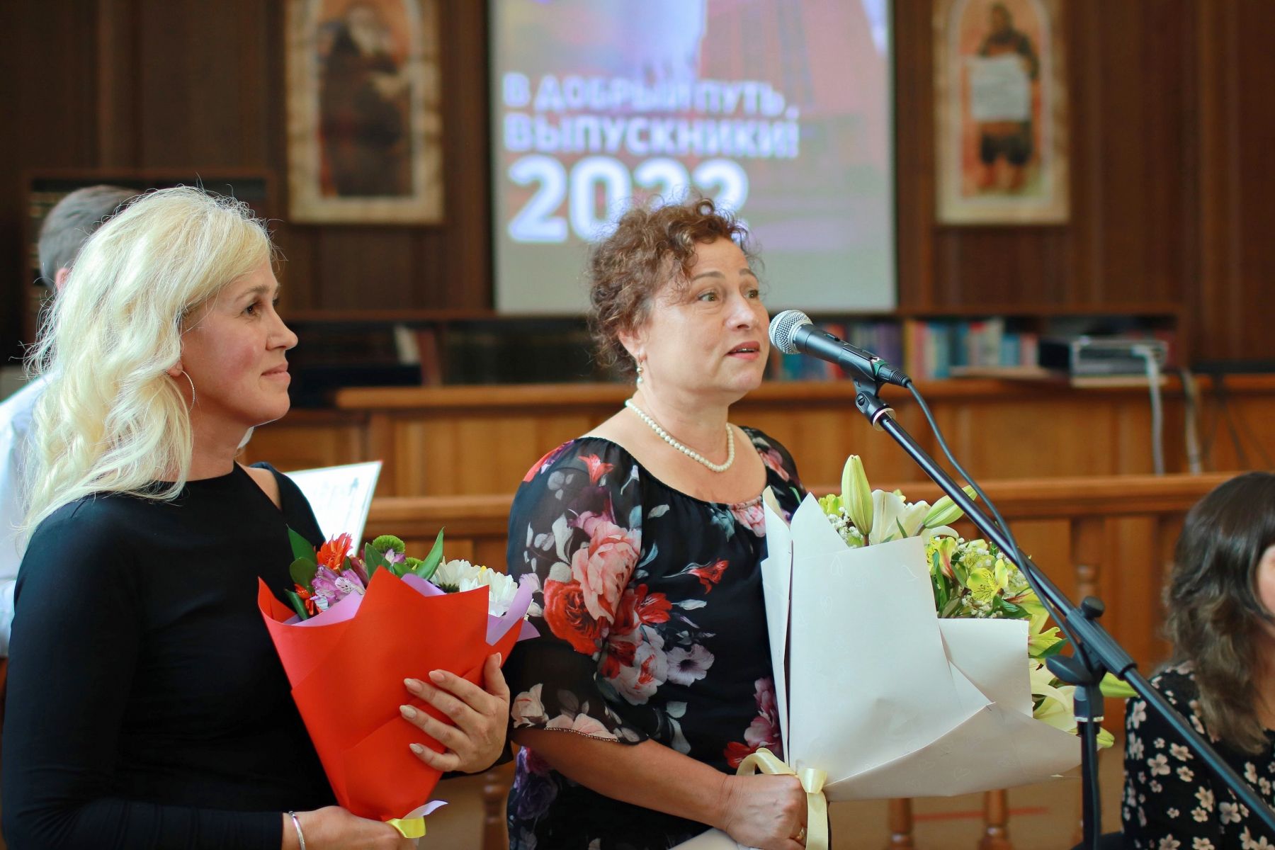 Вручение дипломов молодым специалистам