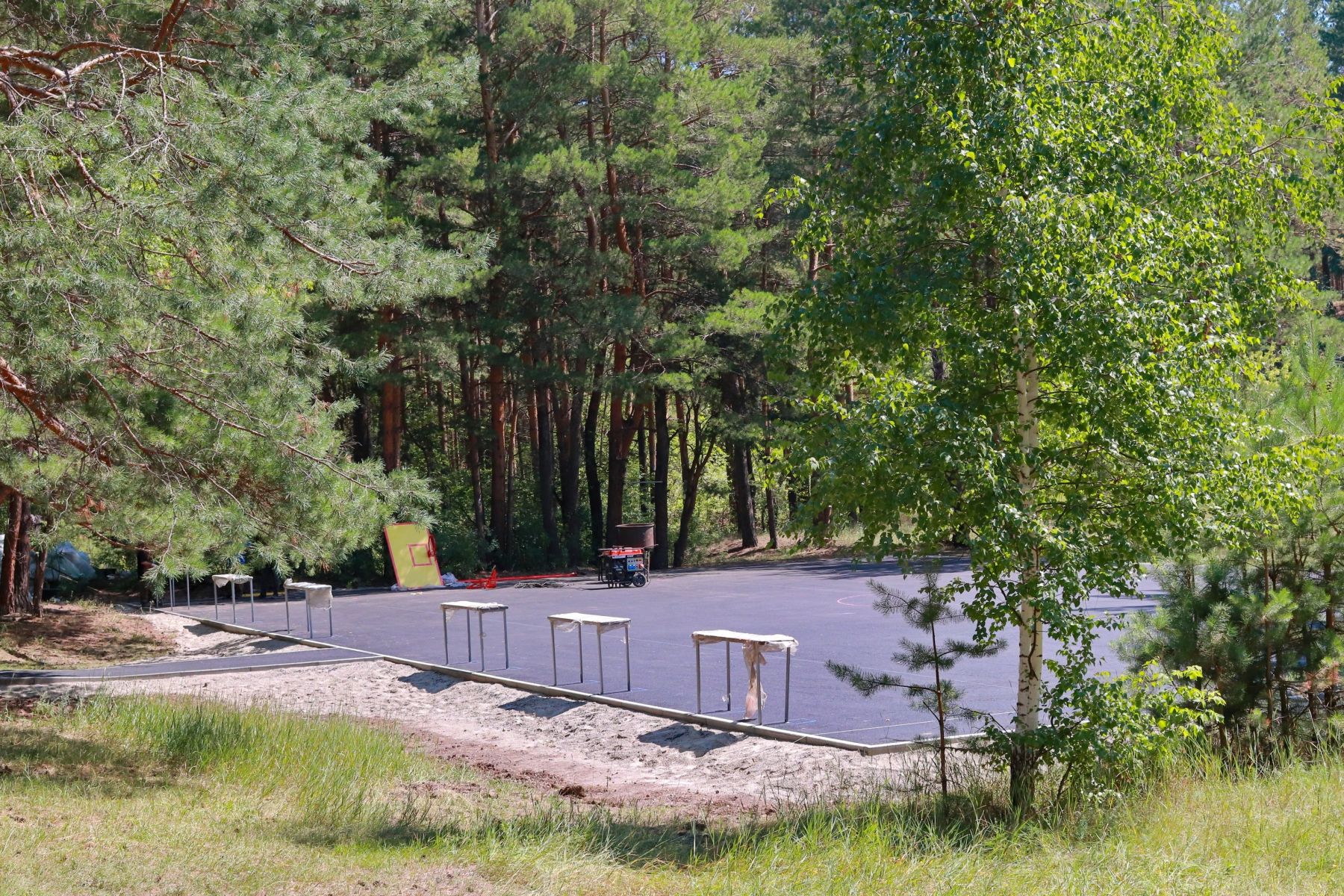 Финишные работы по обустройству баскетбольной площадки 