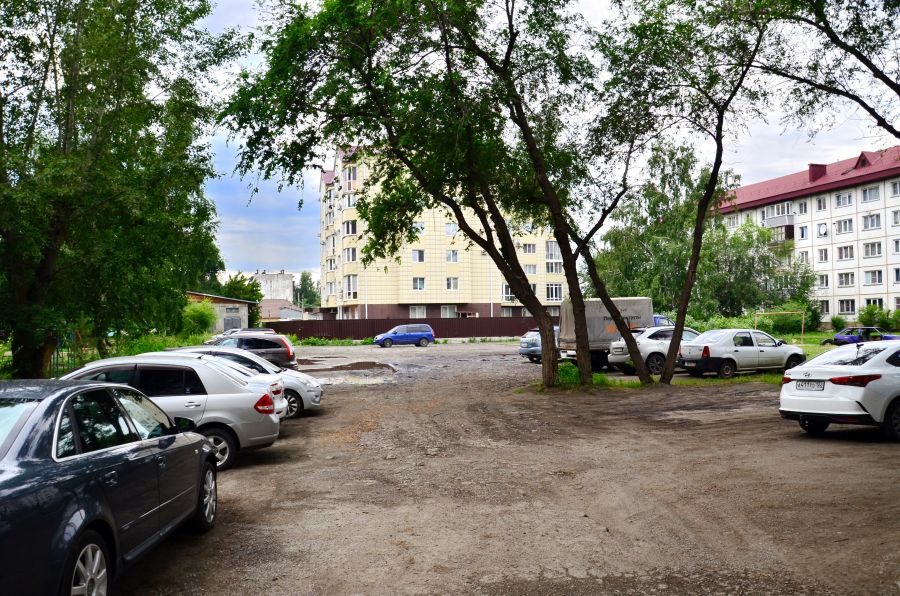 Парковка вместо детской площадки на ул. Мартьянова