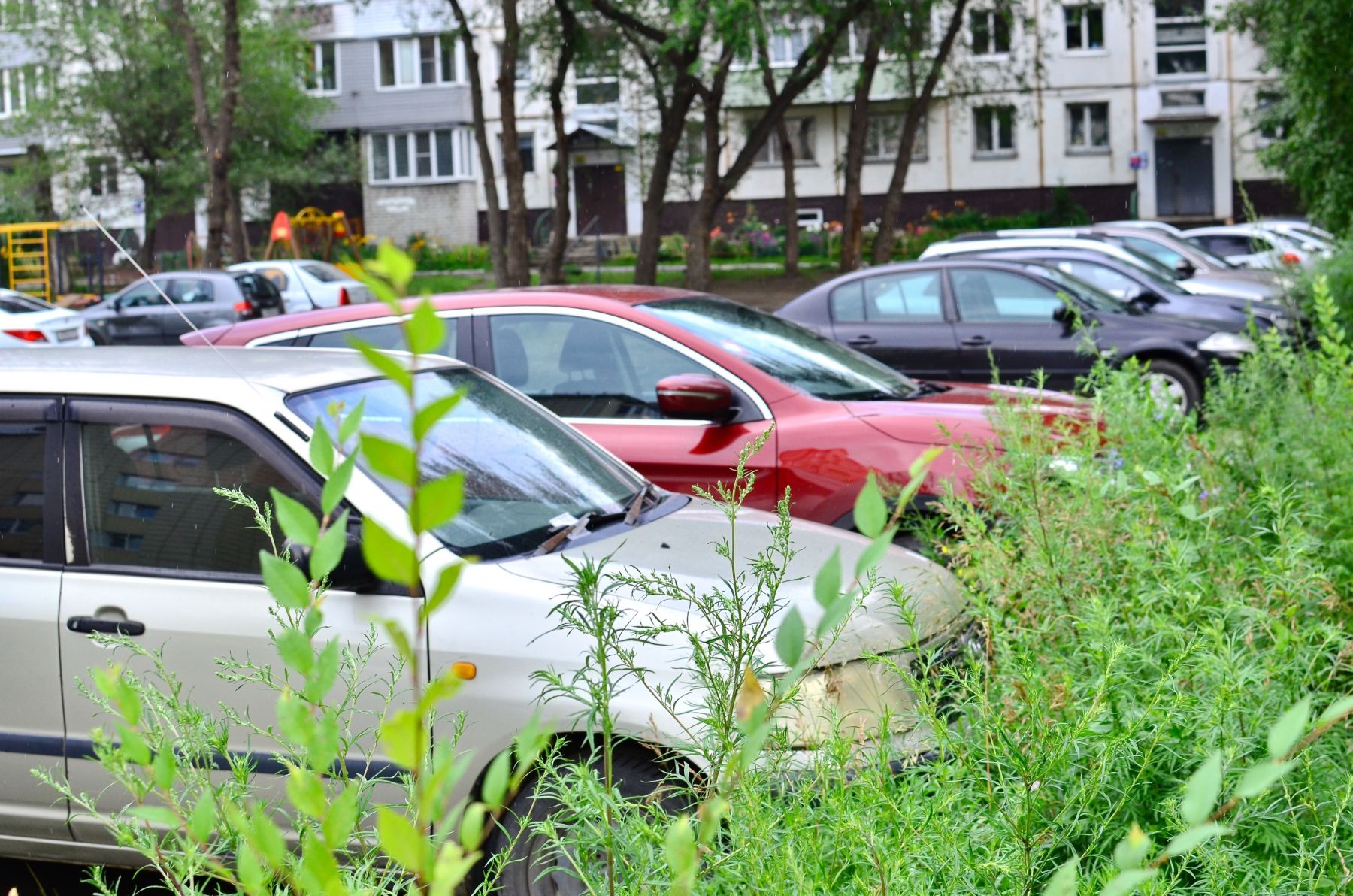 Парковка вместо детской площадки на ул. Мартьянова