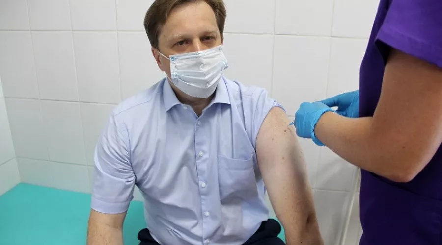 Дмитрий Попов на вакцинации