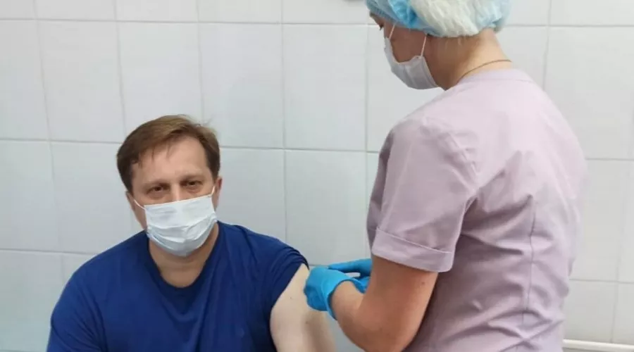Дмитрий Попов на вакцинации 