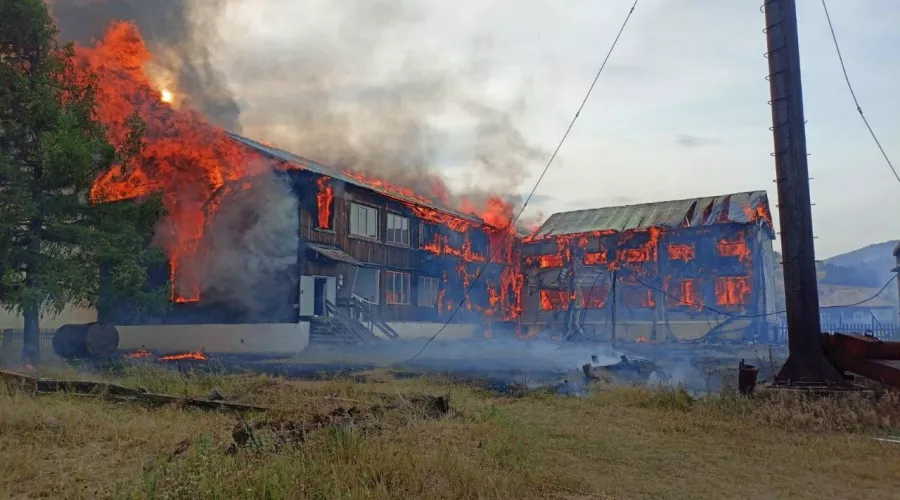 Пожар в здании школы в селе Мендур-Сокон