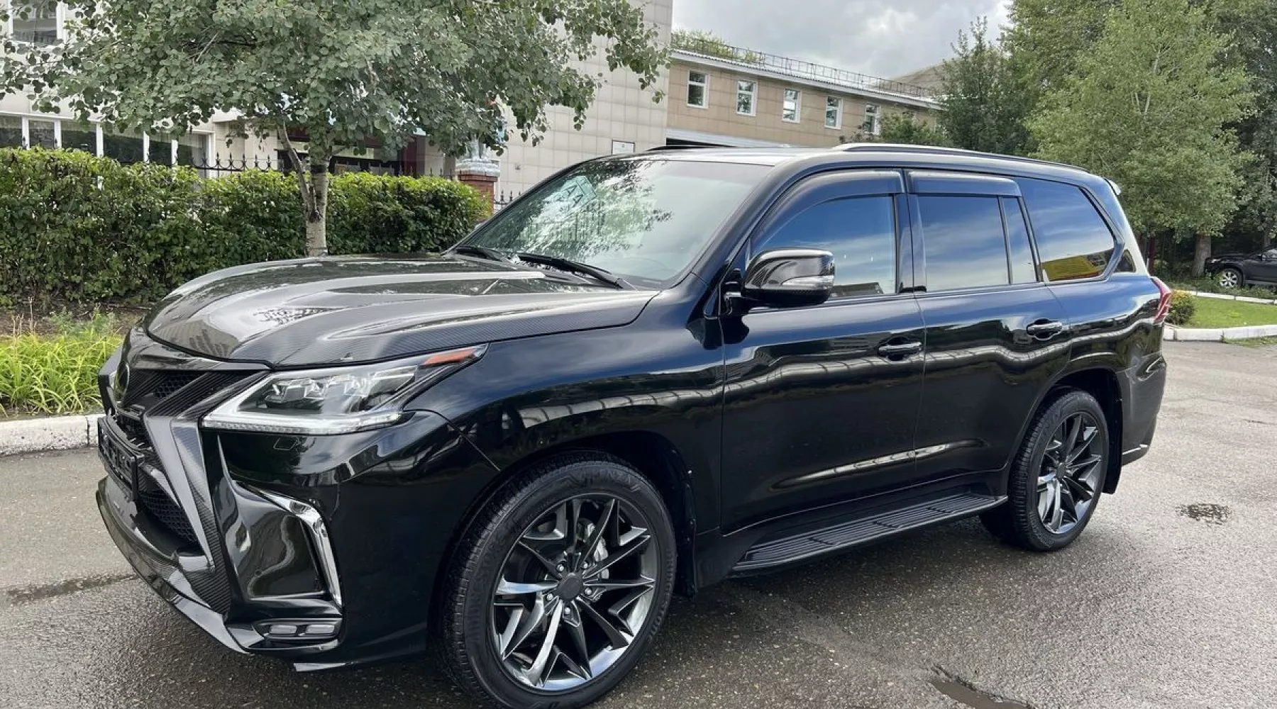 Lexus LX570