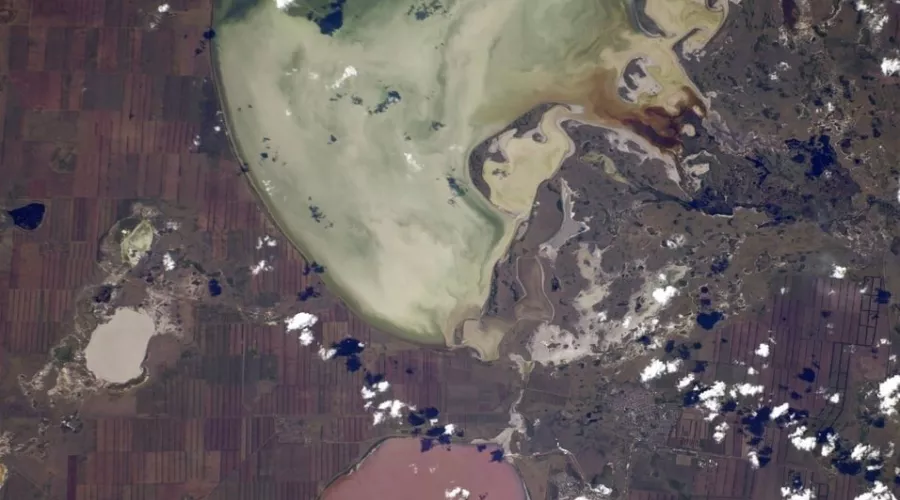 Соленые озера Алтайского края. Вид из космоса