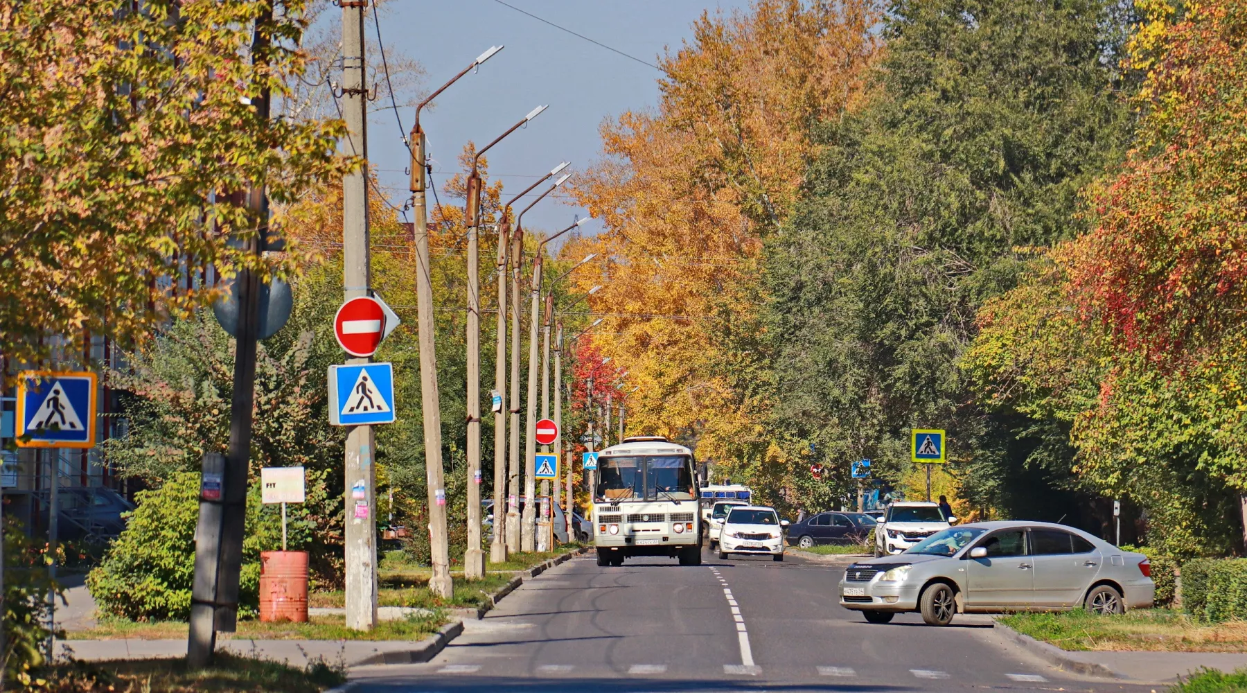 Город. Люди. Осень.